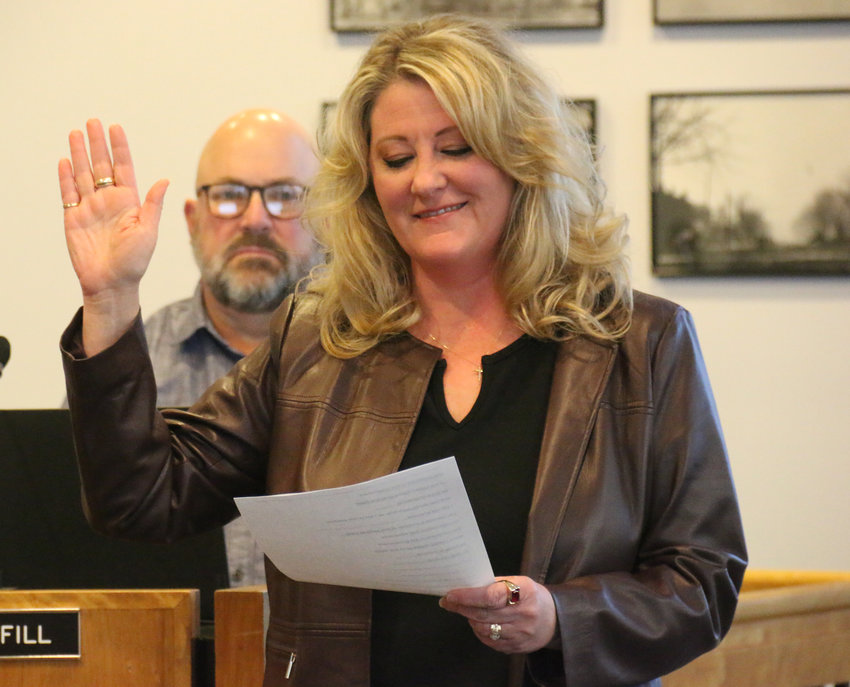 New Mayor Council Sworn In Outgoing Members Recognized For Service Washington County Enterprise 